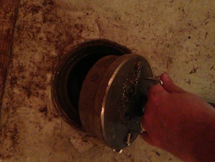 Illustration de l'article : Ce qu'a d&eacute;couvert cette famille sous leur escalier est inimaginable !