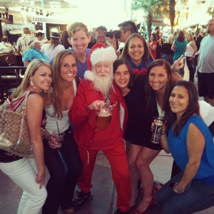 Illustration de l'article : Eloignez les enfants. Il ne doivent en aucun cas voir ces 17 p&egrave;res No&euml;l qui auront vite fait de briser leurs r&ecirc;ves