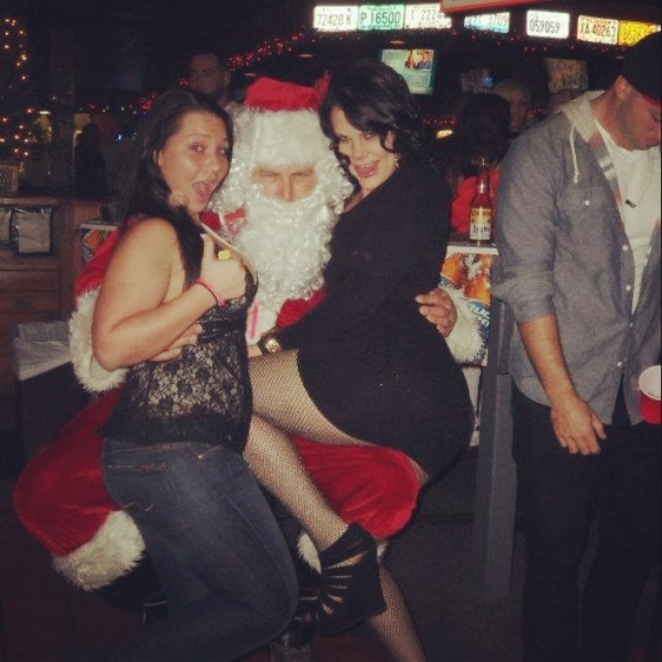 Illustration de l'article : Eloignez les enfants. Il ne doivent en aucun cas voir ces 17 p&egrave;res No&euml;l qui auront vite fait de briser leurs r&ecirc;ves