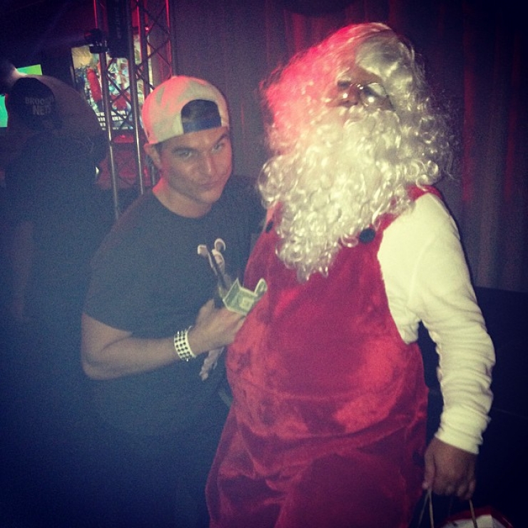 Illustration de l'article : Eloignez les enfants. Il ne doivent en aucun cas voir ces 17 p&egrave;res No&euml;l qui auront vite fait de briser leurs r&ecirc;ves