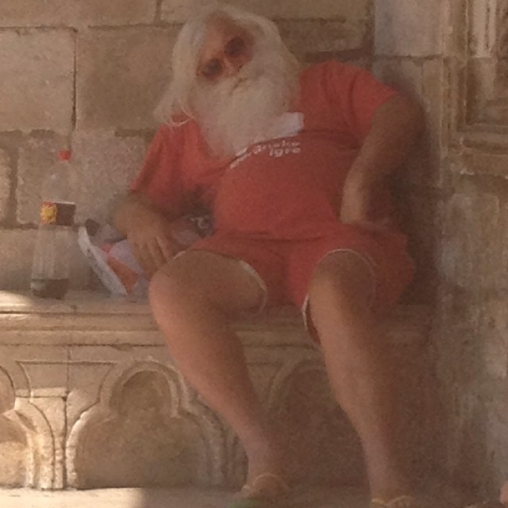 Illustration de l'article : Eloignez les enfants. Il ne doivent en aucun cas voir ces 17 p&egrave;res No&euml;l qui auront vite fait de briser leurs r&ecirc;ves