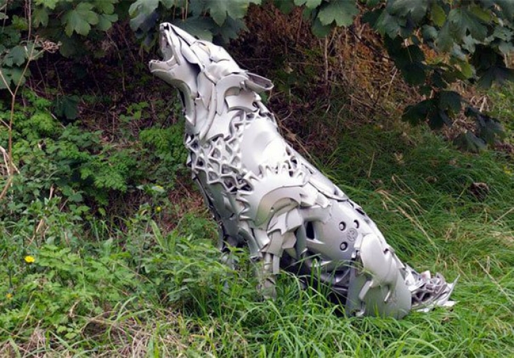 Illustration de l'article : Les enjoliveurs, cet artiste en fait des sculptures hors du commun. En voici 16