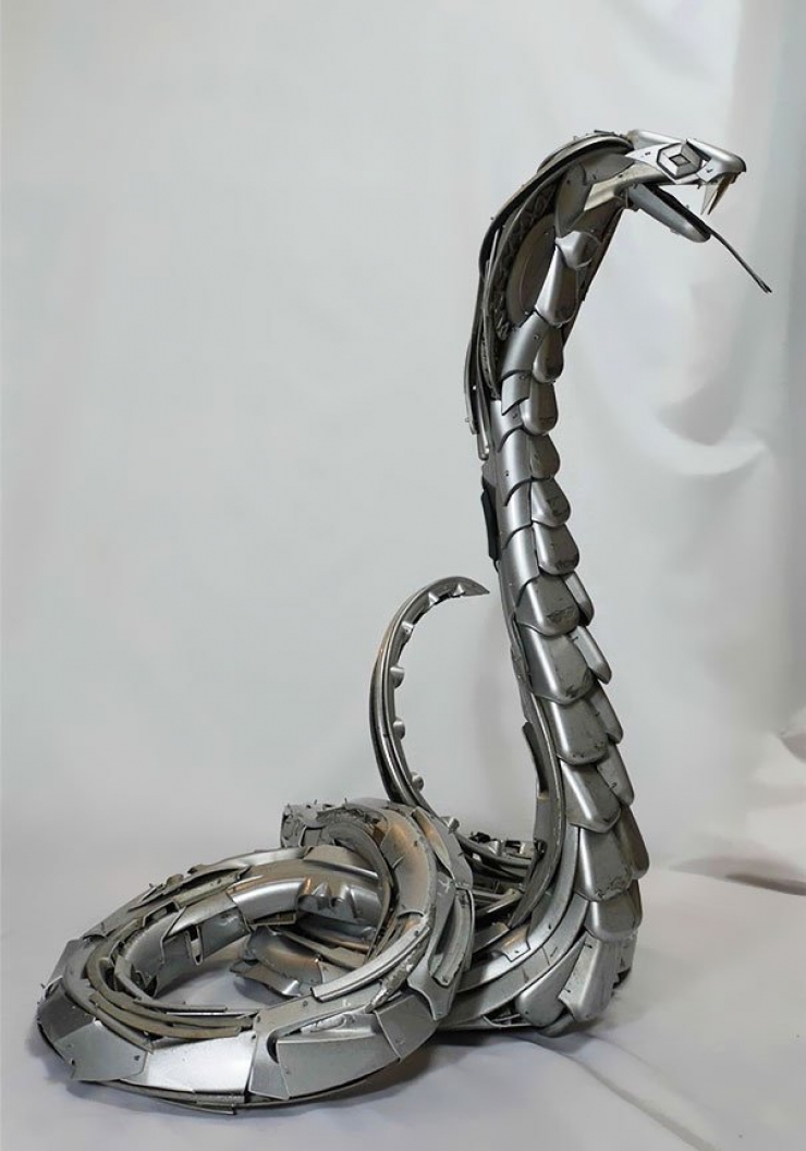Illustration de l'article : Les enjoliveurs, cet artiste en fait des sculptures hors du commun. En voici 16