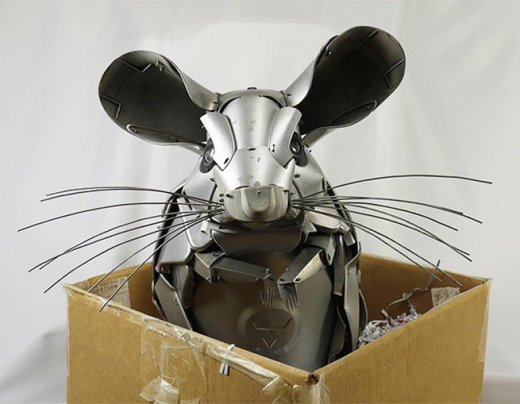 Illustration de l'article : Les enjoliveurs, cet artiste en fait des sculptures hors du commun. En voici 16