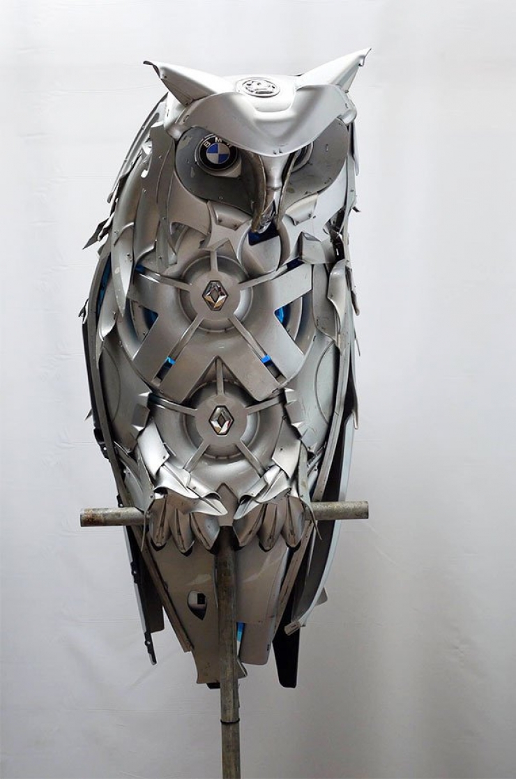 Illustration de l'article : Les enjoliveurs, cet artiste en fait des sculptures hors du commun. En voici 16