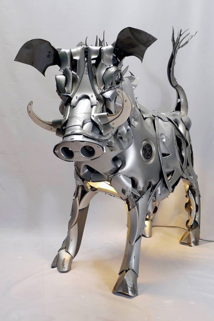 Illustration de l'article : Les enjoliveurs, cet artiste en fait des sculptures hors du commun. En voici 16