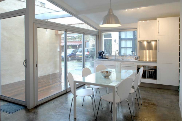 Illustration de l'article : Ce petit garage n'a l'air de rien, pourtant ce qu'il contient est hallucinant! 