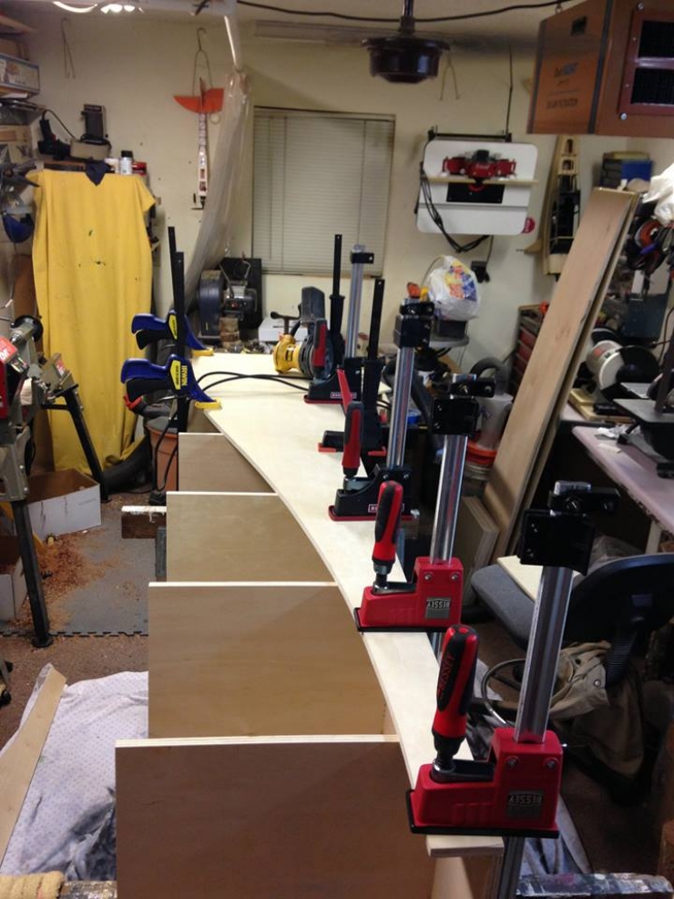 Illustration de l'article : Cet homme et son fils sont en train de r&eacute;aliser l'une des plus belles biblioth&egrave;ques du moment! Quel travail!