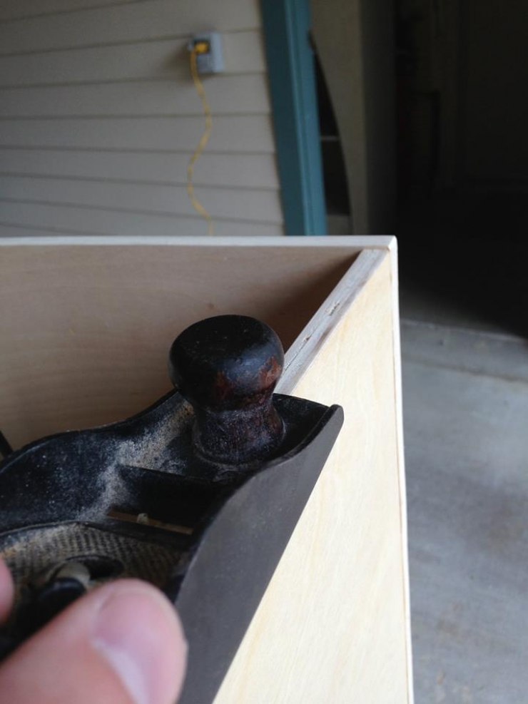 Illustration de l'article : Cet homme et son fils sont en train de r&eacute;aliser l'une des plus belles biblioth&egrave;ques du moment! Quel travail!