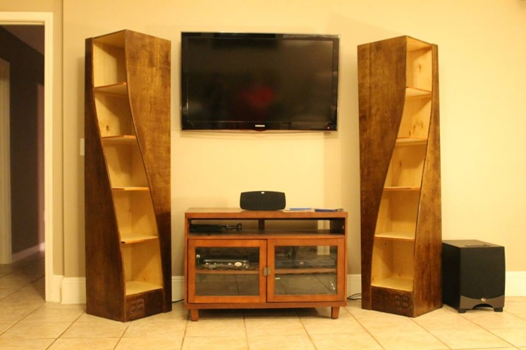 Illustration de l'article : Cet homme et son fils sont en train de r&eacute;aliser l'une des plus belles biblioth&egrave;ques du moment! Quel travail!