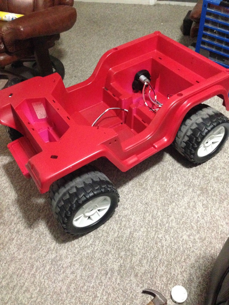 Illustration de l'article : Pour son fils, un papa a transformé ce Jeep Barbie. Le résultat est excellent!