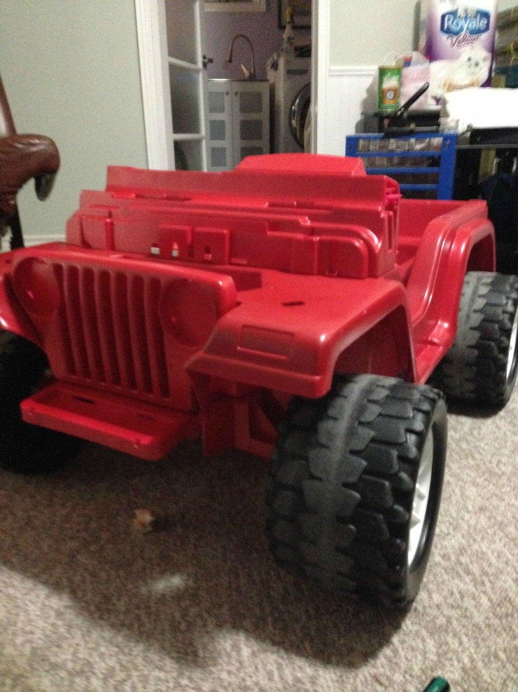 Illustration de l'article : Pour son fils, un papa a transformé ce Jeep Barbie. Le résultat est excellent!