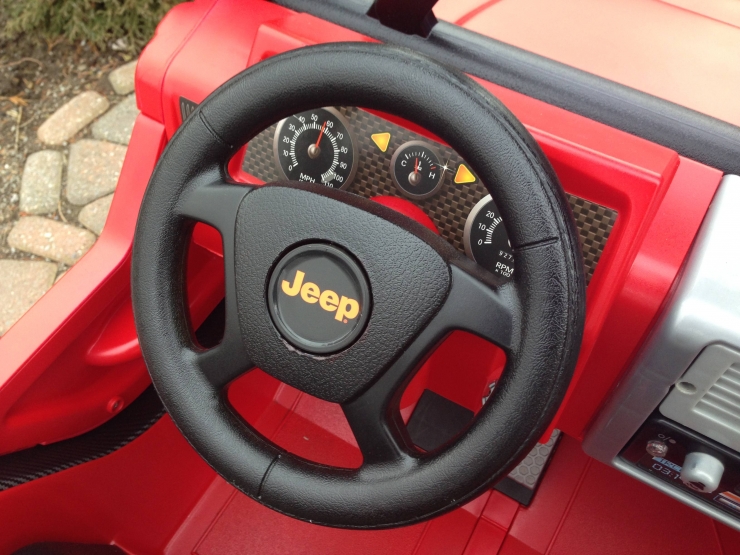 Illustration de l'article : Pour son fils, un papa a transformé ce Jeep Barbie. Le résultat est excellent!