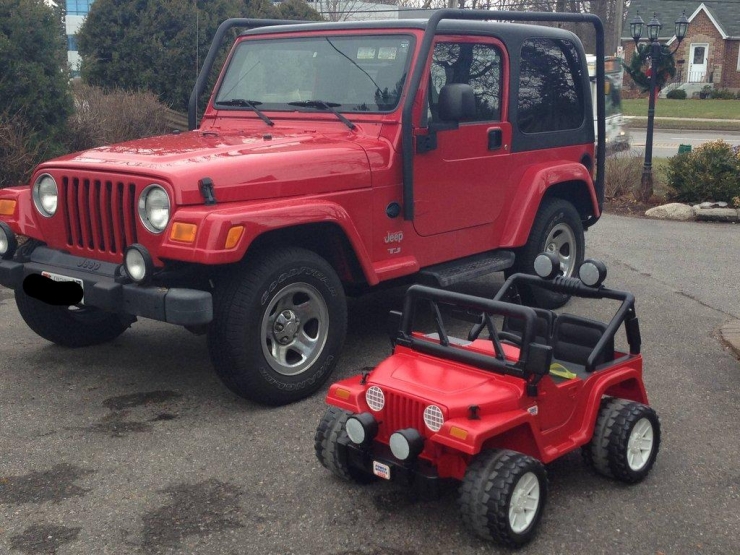 Illustration de l'article : Pour son fils, un papa a transformé ce Jeep Barbie. Le résultat est excellent!