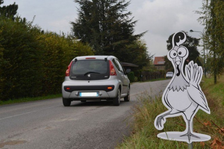 Illustration de l'article : Dans ce petit village savoyard, les panneaux de signalisation ne manquent pas d'humour