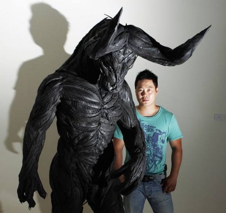 Illustration de l'article : Vous n'imaginerez jamais ce qu'un homme est capable de faire à partir de vieux pneus! Belle créativité!