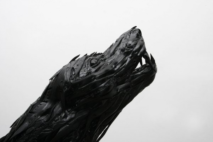 Illustration de l'article : Vous n'imaginerez jamais ce qu'un homme est capable de faire à partir de vieux pneus! Belle créativité!