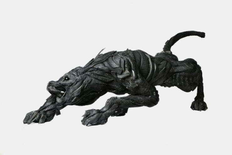 Illustration de l'article : Vous n'imaginerez jamais ce qu'un homme est capable de faire à partir de vieux pneus! Belle créativité!