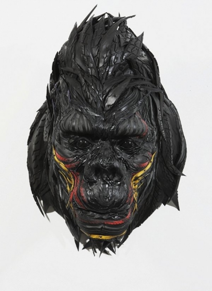 Illustration de l'article : Vous n'imaginerez jamais ce qu'un homme est capable de faire à partir de vieux pneus! Belle créativité!