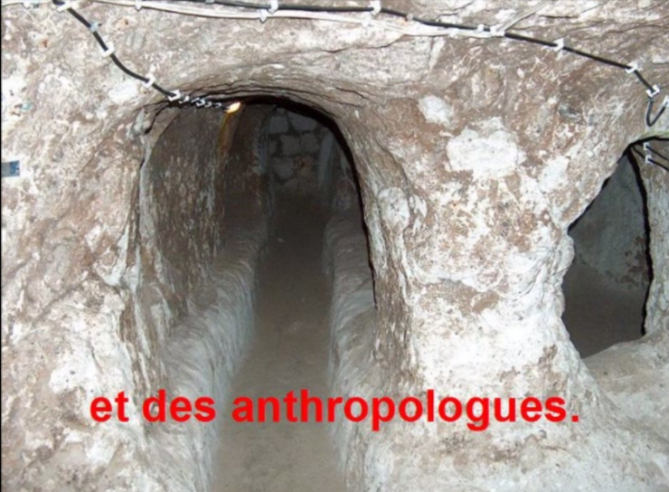 Illustration de l'article : En démolissant un mur dans sa maison, cet homme a fait une découverte incroyable pour l'histoire!