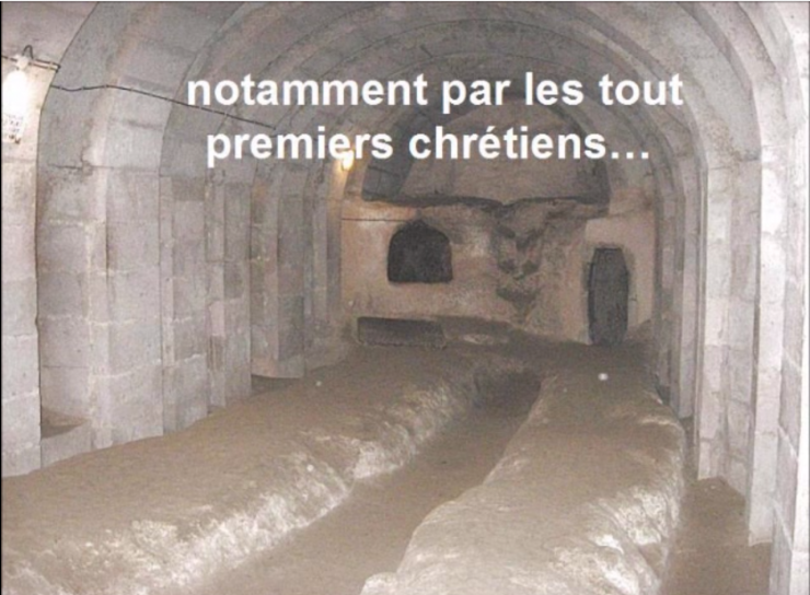 Illustration de l'article : En démolissant un mur dans sa maison, cet homme a fait une découverte incroyable pour l'histoire!