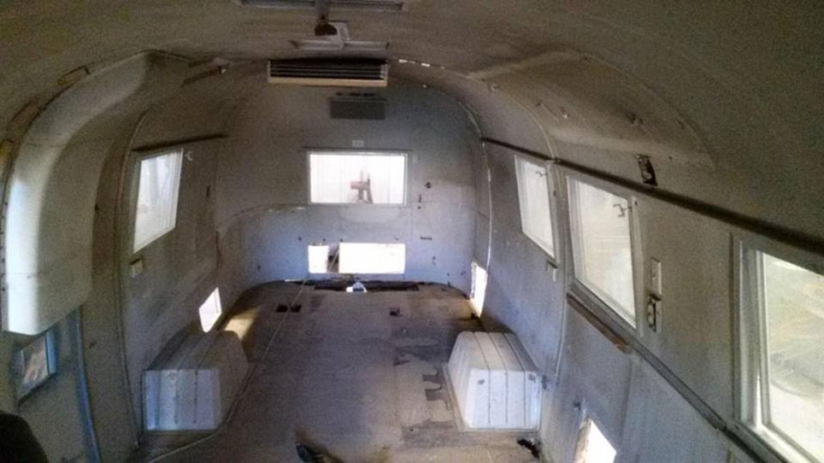 Illustration de l'article : Elle récupère un vieux camping-car et le transforme! Le résultat est excellent!