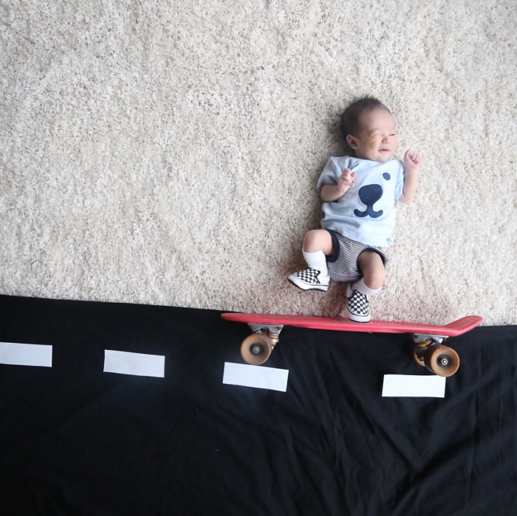 Illustration de l'article : Elle photographie son b&eacute;b&eacute; d'un mois dans d'adorables d&eacute;cors. D&eacute;couvrez 23 de ses photos