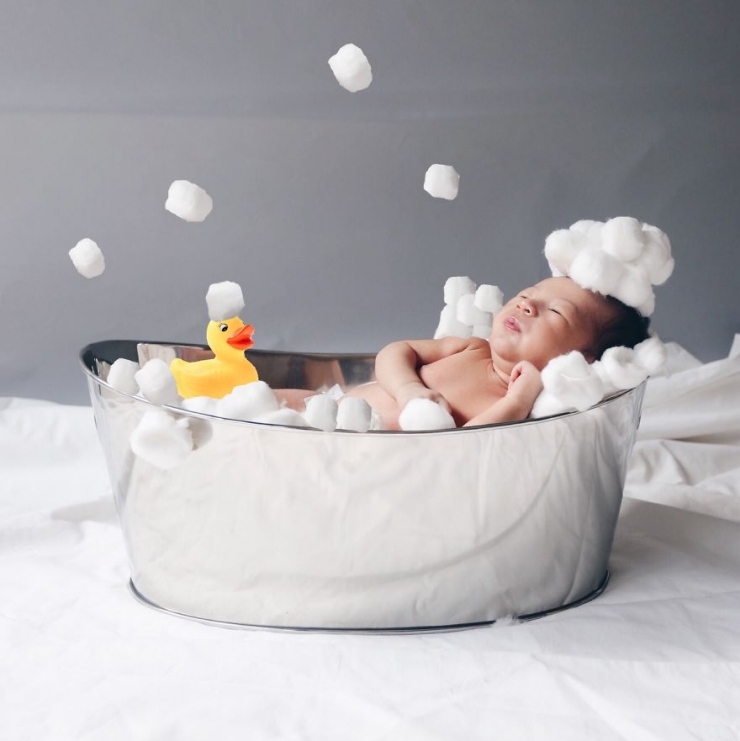 Illustration de l'article : Elle photographie son b&eacute;b&eacute; d'un mois dans d'adorables d&eacute;cors. D&eacute;couvrez 23 de ses photos