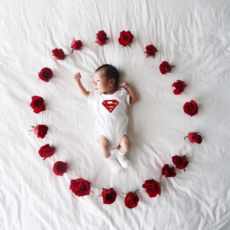 Illustration de l'article : Elle photographie son b&eacute;b&eacute; d'un mois dans d'adorables d&eacute;cors. D&eacute;couvrez 23 de ses photos