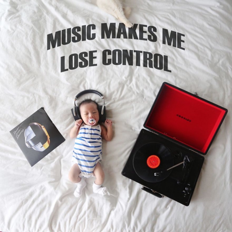 Illustration de l'article : Elle photographie son b&eacute;b&eacute; d'un mois dans d'adorables d&eacute;cors. D&eacute;couvrez 23 de ses photos