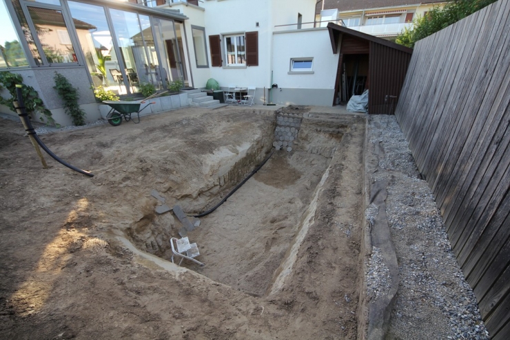 Illustration de l'article : Sa cour arrière était à l'abandon et assez hideuse, jusqu'à ce qu'il décide de la transformer! Chapeau l'artiste!
