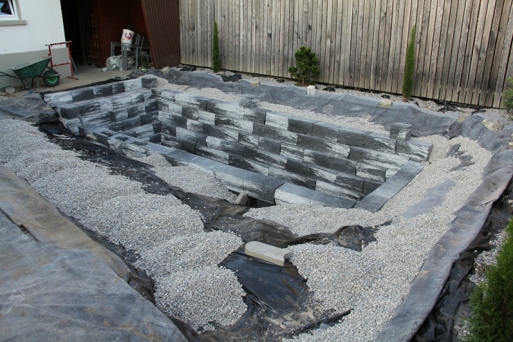 Illustration de l'article : Sa cour arrière était à l'abandon et assez hideuse, jusqu'à ce qu'il décide de la transformer! Chapeau l'artiste!