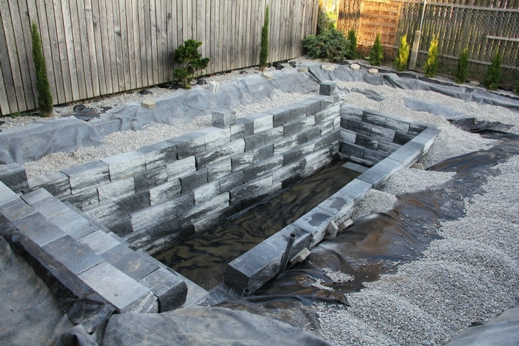 Illustration de l'article : Sa cour arrière était à l'abandon et assez hideuse, jusqu'à ce qu'il décide de la transformer! Chapeau l'artiste!