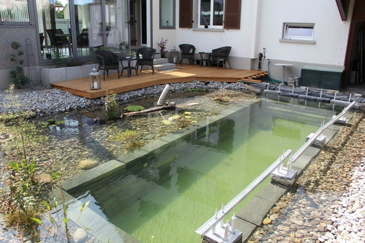 Illustration de l'article : Sa cour arrière était à l'abandon et assez hideuse, jusqu'à ce qu'il décide de la transformer! Chapeau l'artiste!