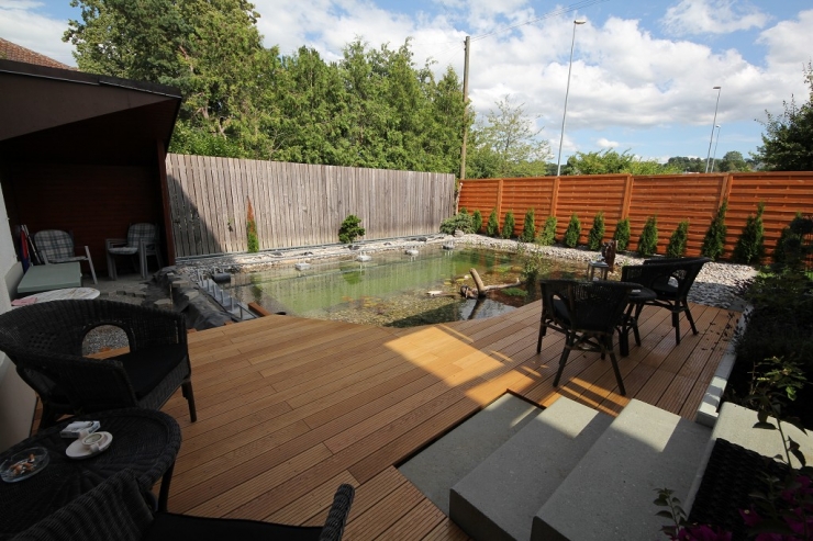 Illustration de l'article : Sa cour arrière était à l'abandon et assez hideuse, jusqu'à ce qu'il décide de la transformer! Chapeau l'artiste!