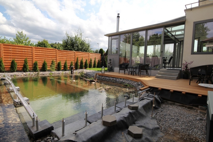 Illustration de l'article : Sa cour arrière était à l'abandon et assez hideuse, jusqu'à ce qu'il décide de la transformer! Chapeau l'artiste!