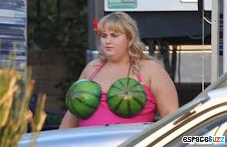 Illustration de l'article : Top 53 des maillots que vous devez absolument éviter sur la plage cet été!