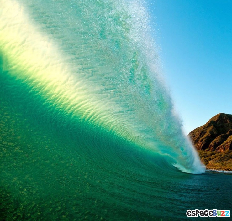 Illustration de l'article : Les 10 plus belles photos prises sous les vagues par Clark Little