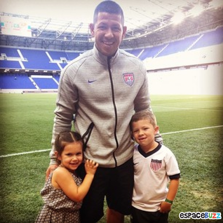 Illustration de l'article : Les 15 papas footballeurs qui vont vous donner envie d’avoir des enfants