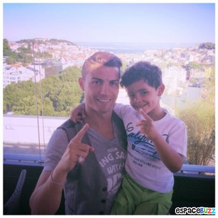 Illustration de l'article : Les 15 papas footballeurs qui vont vous donner envie d’avoir des enfants