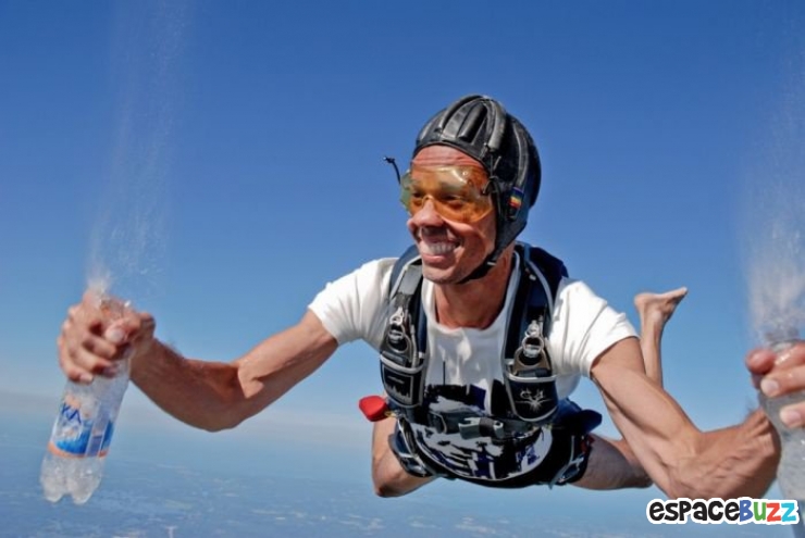 Illustration de l'article : Un parachutiste nous fait vivre de vertigineuses sensations avec de superbes clichés