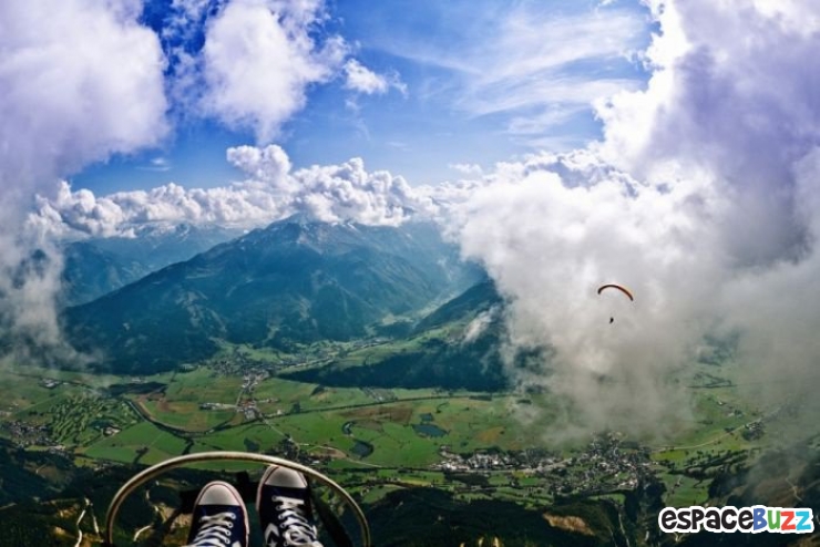 Illustration de l'article : Un parachutiste nous fait vivre de vertigineuses sensations avec de superbes clichés