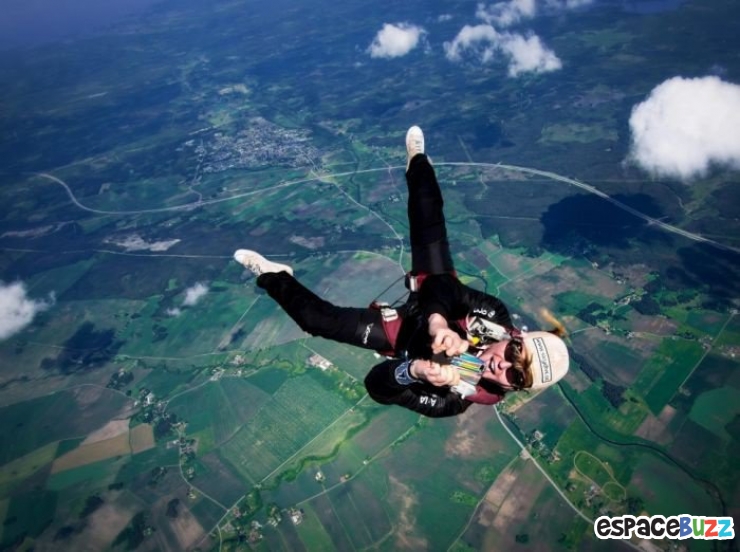 Illustration de l'article : Un parachutiste nous fait vivre de vertigineuses sensations avec de superbes clichés