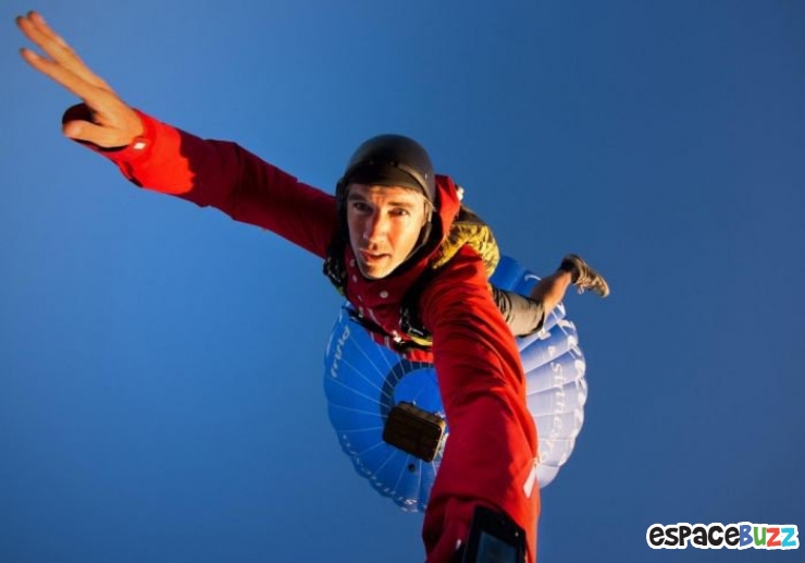 Illustration de l'article : Un parachutiste nous fait vivre de vertigineuses sensations avec de superbes clichés