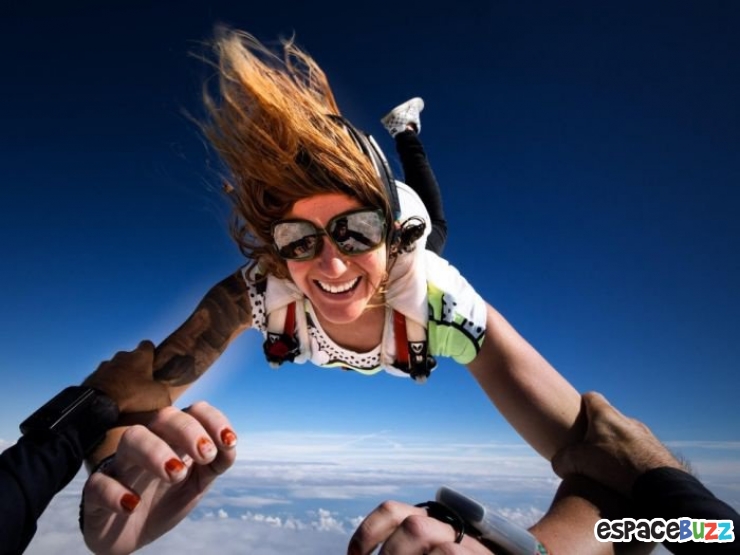 Illustration de l'article : Un parachutiste nous fait vivre de vertigineuses sensations avec de superbes clichés