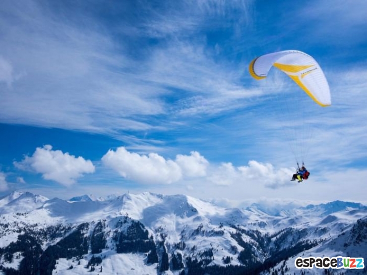 Illustration de l'article : Un parachutiste nous fait vivre de vertigineuses sensations avec de superbes clichés