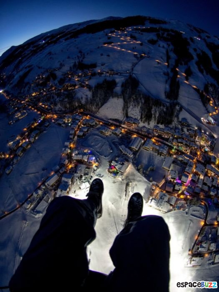 Illustration de l'article : Un parachutiste nous fait vivre de vertigineuses sensations avec de superbes clichés