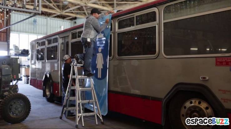 Illustration de l'article : A San Francisco, un autobus a été transformé en salle d'eau itinérante pour SDF