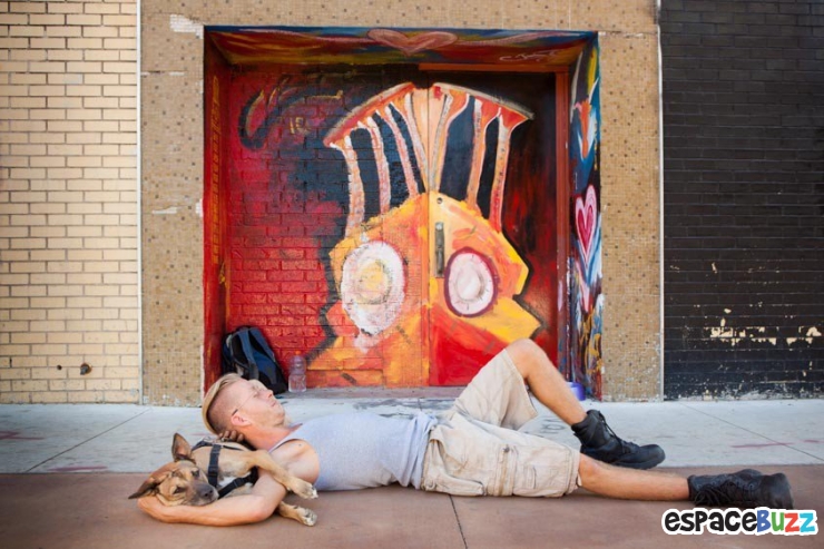 Illustration de l'article : Quand l'amitité entre Sdf et Animaux est immortalisée par 10 photos magnifiques...