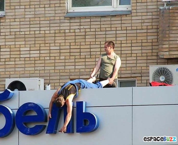 Illustration de l'article : Top 10 des personnes qui d&eacute;fient la mort avec stupidit&eacute; 